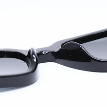 Load the image into the gallery viewer. 極美品 LOUIS VUITTON ルイヴィトン サングラス アイウェア エスケイプ スクエア Z1496E ブラック サイズ53◻︎22 中古 4a006542