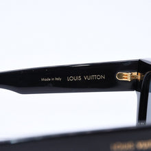 Load the image into the gallery viewer. 極美品 LOUIS VUITTON ルイヴィトン サングラス アイウェア エスケイプ スクエア Z1496E ブラック サイズ53◻︎22 中古 4a006542