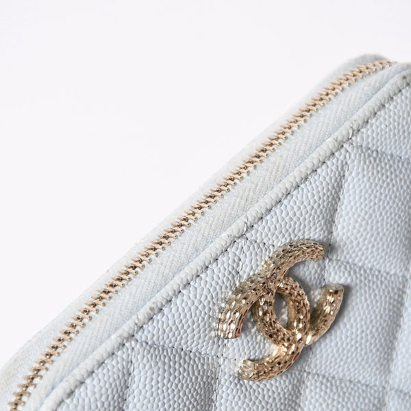CHANEL シャネル ラウンドジップ ウォレット 財布 ランダム番台 ココマーク キャビアスキン ライトブルー ゴールド金具 美品 中古 4a006610