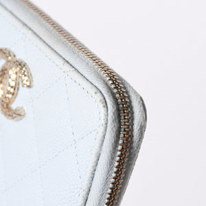 CHANEL シャネル ラウンドジップ ウォレット 財布 ランダム番台 ココマーク キャビアスキン ライトブルー ゴールド金具 美品 中古 4a006610