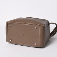 Load the image into the gallery viewer. HERMES エルメス 2WAYバッグ リンディ30 エトゥープ ◽︎R刻印 トリヨンクレマンスシルバー金具 美品 中古 4a006656