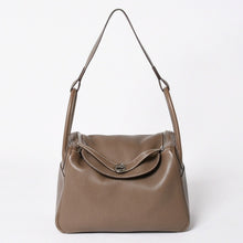 Load the image into the gallery viewer. HERMES エルメス 2WAYバッグ リンディ30 エトゥープ ◽︎R刻印 トリヨンクレマンスシルバー金具 美品 中古 4a006656