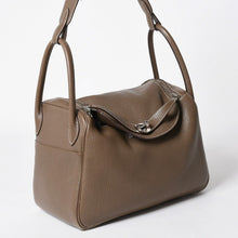 Load the image into the gallery viewer. HERMES エルメス 2WAYバッグ リンディ30 エトゥープ ◽︎R刻印 トリヨンクレマンスシルバー金具 美品 中古 4a006656