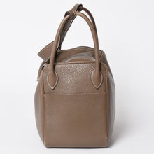 Load the image into the gallery viewer. HERMES エルメス 2WAYバッグ リンディ30 エトゥープ ◽︎R刻印 トリヨンクレマンスシルバー金具 美品 中古 4a006656