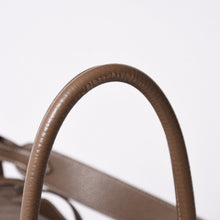 Load the image into the gallery viewer. HERMES エルメス 2WAYバッグ リンディ30 エトゥープ ◽︎R刻印 トリヨンクレマンスシルバー金具 美品 中古 4a006656