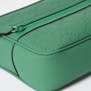 新品同様品 GUCCI グッチ ショルダーバッグ GGラバーエフェクト ミニ ショルダーバッグ ラバーグリーン グリーン 771321 中古 4a006672