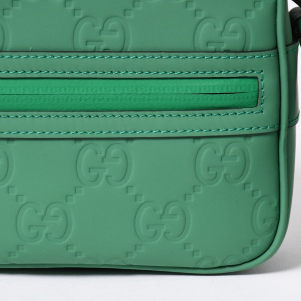 新品同様品 GUCCI グッチ ショルダーバッグ GGラバーエフェクト ミニ ショルダーバッグ ラバーグリーン グリーン 771321 中古 4a006672