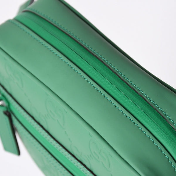 新品同様品 GUCCI グッチ ショルダーバッグ GGラバーエフェクト ミニ ショルダーバッグ ラバーグリーン グリーン 771321 中古 4a006672