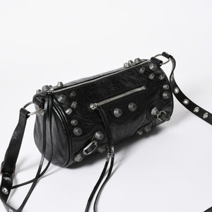 新品同様 BALENCIAGA バレンシアガ ルカゴール シリンダー ショルダーバッグ 771716 レザー ブラック シルバー金具 中古 4a006599