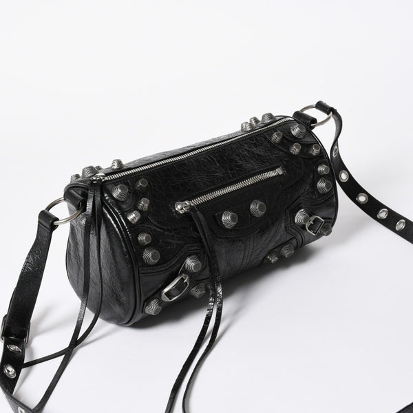 新品同様 BALENCIAGA バレンシアガ ルカゴール シリンダー ショルダーバッグ 771716 レザー ブラック シルバー金具 中古 4a006599