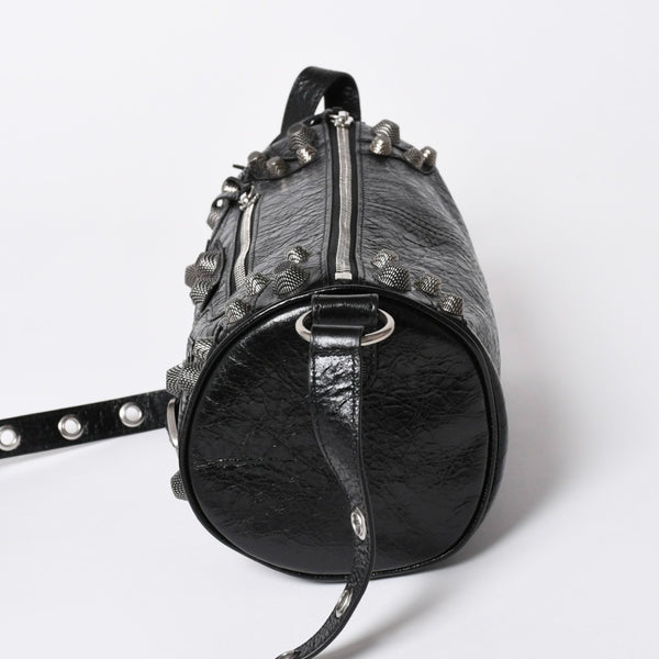 新品同様 BALENCIAGA バレンシアガ ルカゴール シリンダー ショルダーバッグ 771716 レザー ブラック シルバー金具 中古 4a006599