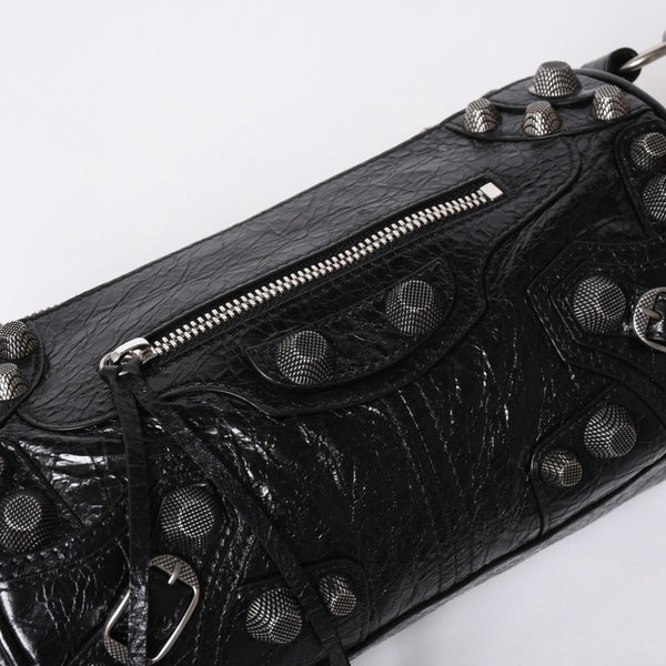 新品同様 BALENCIAGA バレンシアガ ルカゴール シリンダー ショルダーバッグ 771716 レザー ブラック シルバー金具 中古 4a006599