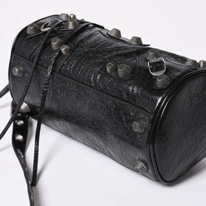 新品同様 BALENCIAGA バレンシアガ ルカゴール シリンダー ショルダーバッグ 771716 レザー ブラック シルバー金具 中古 4a006599