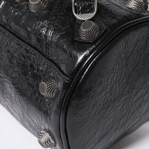 新品同様 BALENCIAGA バレンシアガ ルカゴール シリンダー ショルダーバッグ 771716 レザー ブラック シルバー金具 中古 4a006599