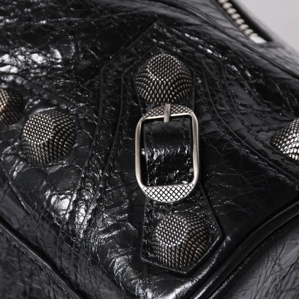 新品同様 BALENCIAGA バレンシアガ ルカゴール シリンダー ショルダーバッグ 771716 レザー ブラック シルバー金具 中古 4a006599