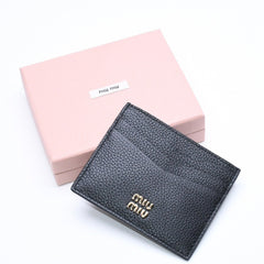 新品同様品 MIU MIU ミュウミュウ メタルロゴ カードケース カードホルダー ブラック カーフレザー ゴールド金具 5MC002 中古 4a006627