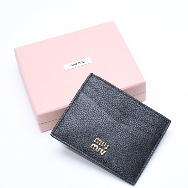 新品同様品 MIU MIU ミュウミュウ メタルロゴ カードケース カードホルダー ブラック カーフレザー ゴールド金具 5MC002 中古 4a006627