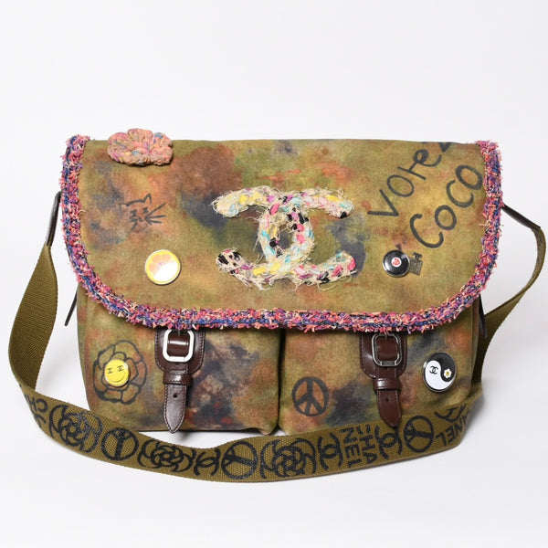 極美品 CHANEL シャネル エンブロイダリー ショルダーバッグ A92790 20番台 グラフィティ ココマーク カーキ マルチカラー 中古 4a006743