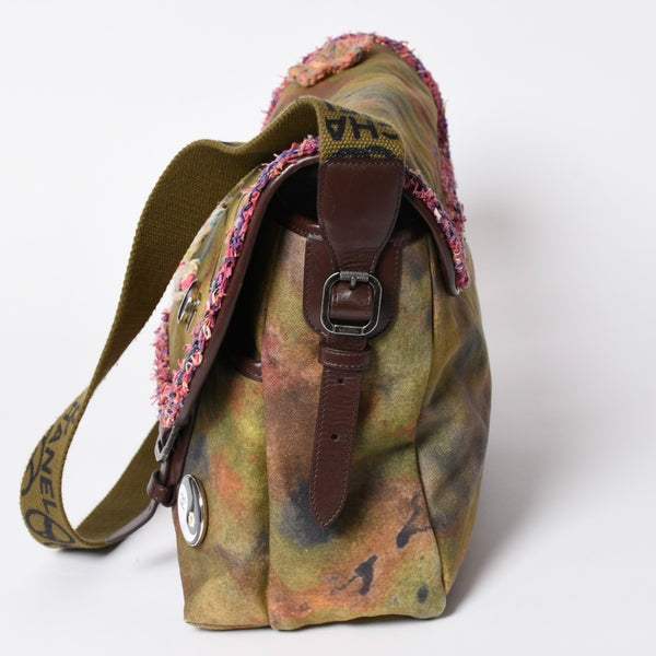 極美品 CHANEL シャネル エンブロイダリー ショルダーバッグ A92790 20番台 グラフィティ ココマーク カーキ マルチカラー 中古 4a006743