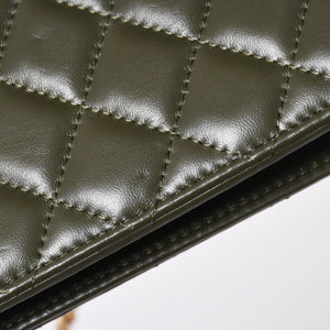 極美品 CHANEL シャネル アジャスタブル チェーンショルダーバッグ ランダム番台 ココマーク ラムスキン オリーブ ゴールド金具 中古 4a006774
