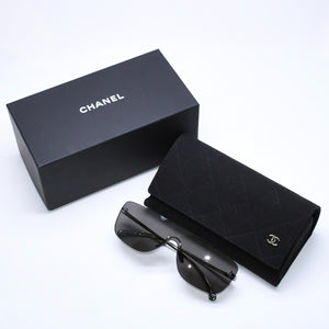 極美品 CHANEL シャネル シールド シェイプ サングラス ココマーク 4293 イタリア製 GP プラスチック ブラック 中古 4a006570