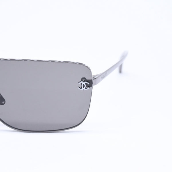 極美品 CHANEL シャネル シールド シェイプ サングラス ココマーク 4293 イタリア製 GP プラスチック ブラック 中古 4a006570