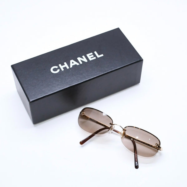 極美品 CHANEL シャネル ハーフリム サングラス アイウェア 4099 c.125/13 サイズ55□ 16 130 ココマーク ブラウン ゴールド 中古 4a006795