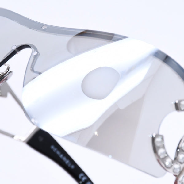 極美品 CHANEL シャネル Sunglasses サングラス アイウェア ココマーク サイズ142◻︎110 シルバー ラインストーン ブラック 9579B c.501/S1 中古 4a006784