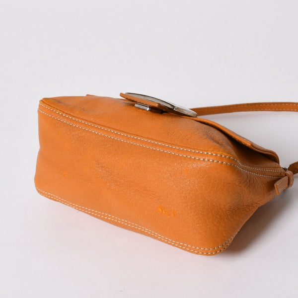 極美品 FENDI フェンディ マンマバケット ワンショルダーバッグ 8BR180 レザー オレンジ シルバー金具 中古 4a006817