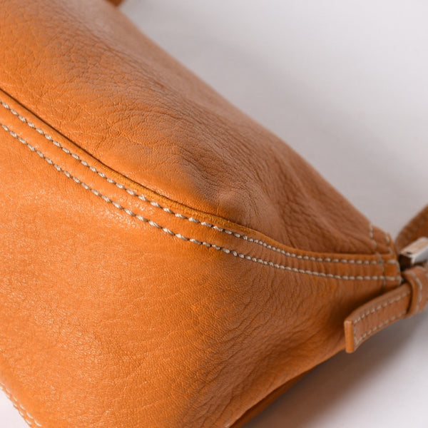 極美品 FENDI フェンディ マンマバケット ワンショルダーバッグ 8BR180 レザー オレンジ シルバー金具 中古 4a006817