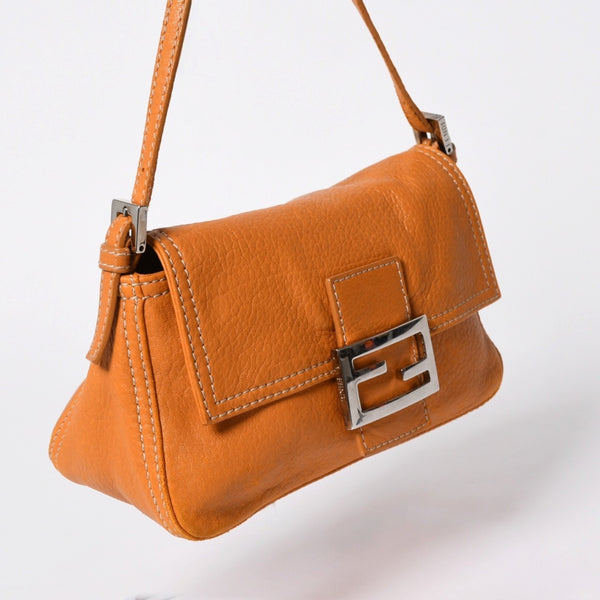 極美品 FENDI フェンディ マンマバケット ワンショルダーバッグ 8BR180 レザー オレンジ シルバー金具 中古 4a006817