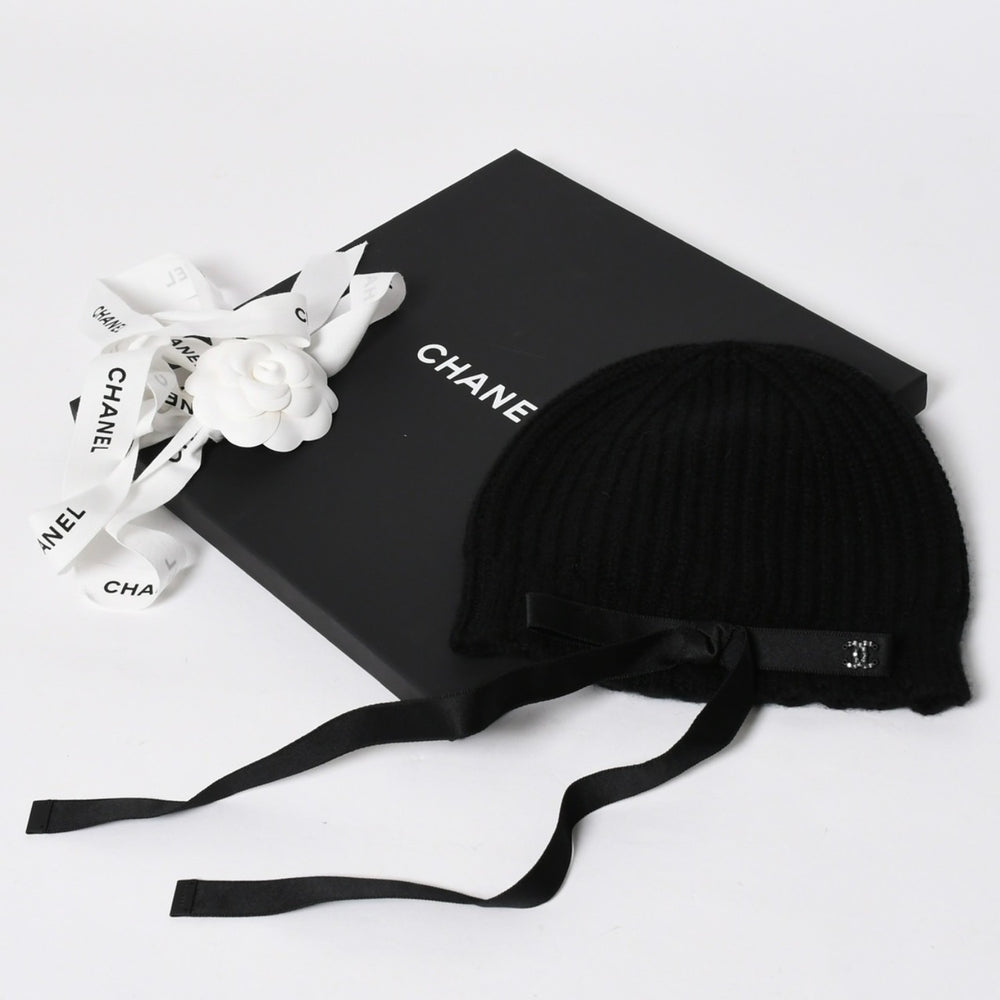 新品同様 CHANEL シャネル カシミヤ ニットキャップ ビーニー AAA421 ココマーク ラインストーン リボン付き ブラック 中古 4a007149
