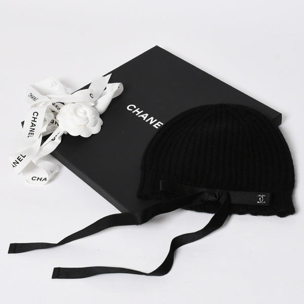 新品同様 CHANEL シャネル カシミヤ ニットキャップ ビーニー AAA421 ココマーク ラインストーン リボン付き ブラック 中古 4a007149