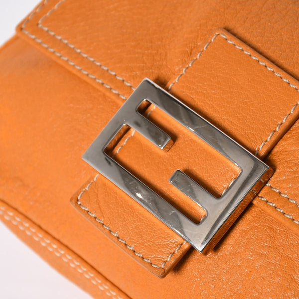 極美品 FENDI フェンディ マンマバケット ワンショルダーバッグ 8BR180 レザー オレンジ シルバー金具 中古 4a006817