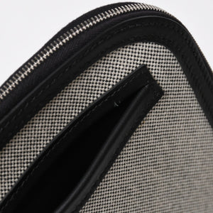 新品同様 HERMES エルメス カーゴ ポケット ジップ ポーチ W刻印 トワルアッシュ ヴォースイフト ブラック エクリュ シルバー金具 中古 4a006926
