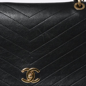 極美品 CHANEL シャネル シェブロン 2WAYチェーンショルダーバッグ 25番台 ココマーク カーフレザー Vステッチ ゴールド金具 中古 4a006757