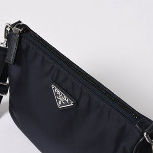 極美品 PRADA プラダ ショルダーバッグ トライアングルロゴ ナイロン レザー ネイビー シルバー金具 中古 4a006942