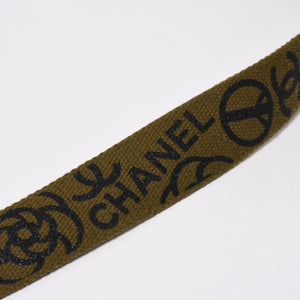 極美品 CHANEL シャネル エンブロイダリー ショルダーバッグ A92790 20番台 グラフィティ ココマーク カーキ マルチカラー 中古 4a003154