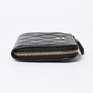 新品同様 CHANEL シャネル マトラッセ コンパクトウォレット コインケース ランダム番台 キャビアスキン ブラック ゴールド金具 中古 4a006721