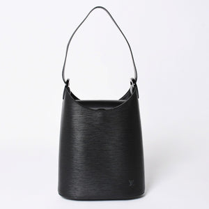 極美品 LOUIS VUITTON ルイヴィトン ヴェルソー ワンショルダーバッグ M52812 エピ レザー ブラック 中古 4a004844