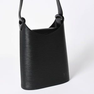 極美品 LOUIS VUITTON ルイヴィトン ヴェルソー ワンショルダーバッグ M52812 エピ レザー ブラック 中古 4a004844