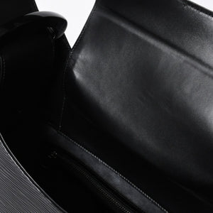 極美品 LOUIS VUITTON ルイヴィトン ヴェルソー ワンショルダーバッグ M52812 エピ レザー ブラック 中古 4a004844