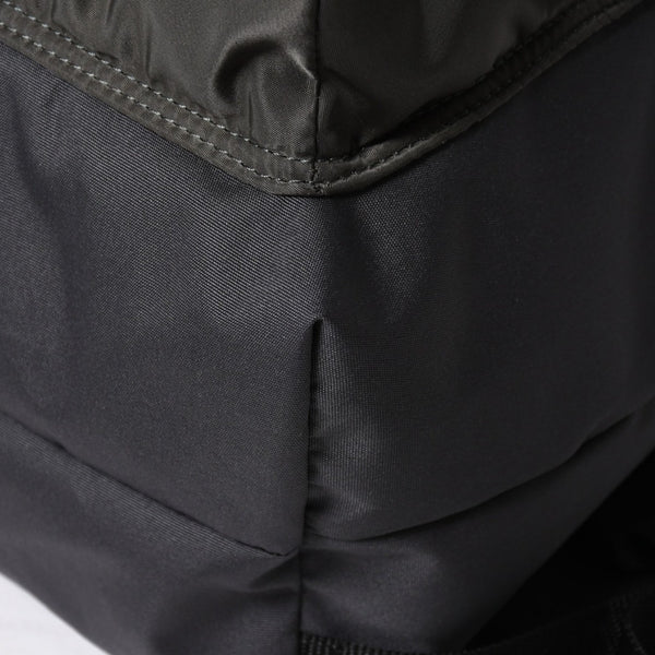 新品未使用 sacai サカイ Pocket Knapsack ポケット ナップサック リュック バックパック 26-01169S カーキ 中古 4a007473