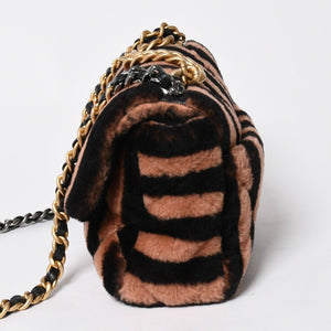 新品同様品 CHANEL シャネル19 Wチェーンバッグ AS5149 ランダム番台 ココマーク ストライプ シアリングファー フラップ 中古 4a006949