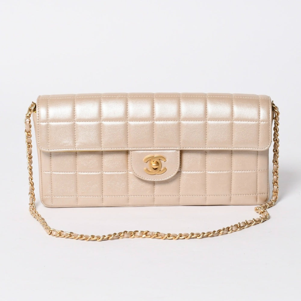極美品 CHANEL シャネル チョコバー イーストウエスト チェーンショルダーバッグ 6番台 ココマーク ラムスキン シャンパンゴールド 中古 4a007161
