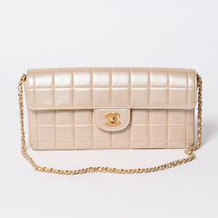 極美品 CHANEL シャネル チョコバー イーストウエスト チェーンショルダーバッグ 6番台 ココマーク ラムスキン シャンパンゴールド 中古 4a007161