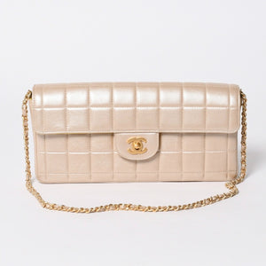 極美品 CHANEL シャネル チョコバー イーストウエスト チェーンショルダーバッグ 6番台 ココマーク ラムスキン シャンパンゴールド 中古 4a007161