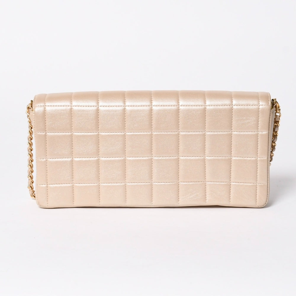 極美品 CHANEL シャネル チョコバー イーストウエスト チェーンショルダーバッグ 6番台 ココマーク ラムスキン シャンパンゴールド 中古 4a007161