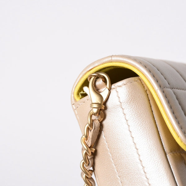 極美品 CHANEL シャネル チョコバー イーストウエスト チェーンショルダーバッグ 6番台 ココマーク ラムスキン シャンパンゴールド 中古 4a007161