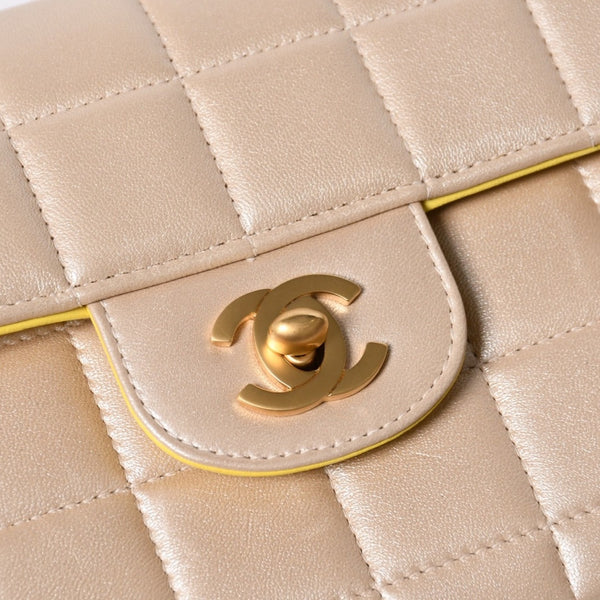 極美品 CHANEL シャネル チョコバー イーストウエスト チェーンショルダーバッグ 6番台 ココマーク ラムスキン シャンパンゴールド 中古 4a007161